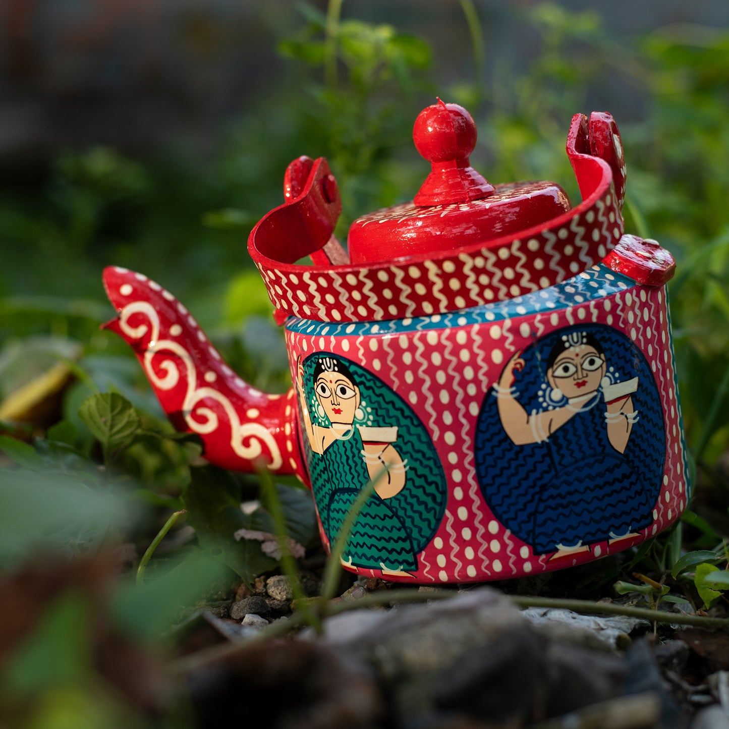 'Chhata Dhorte Hobena, Shudhu Maan Rekho' Terracotta Kettle